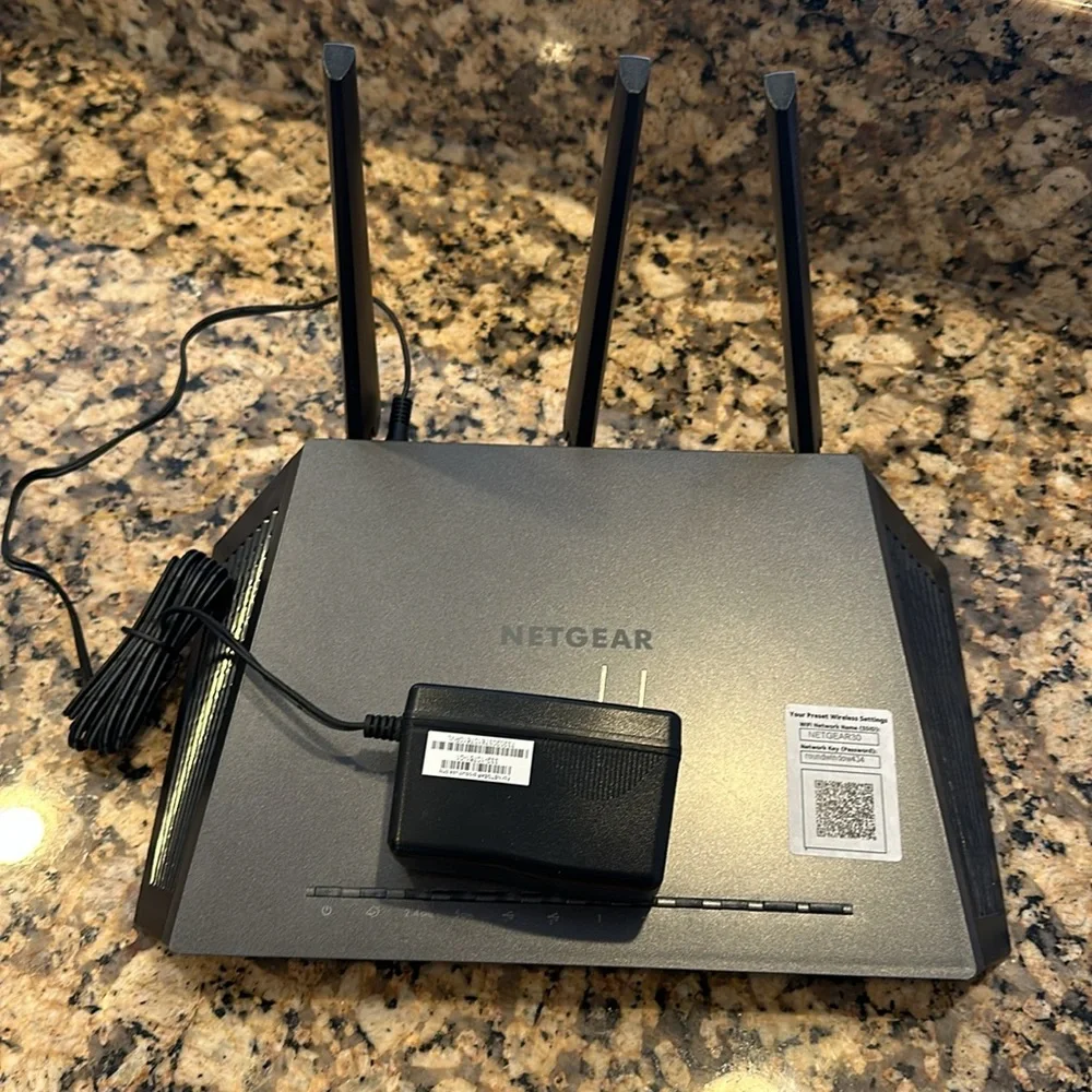 NETGEAR Nighthawk AC2300 Smart Wi-Fi Router (R7000P) - Picture 2 of 3